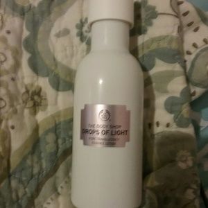 The Body Shop drops of light translucent essence l